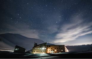 ホテル立山と満天の星空(イメージ)