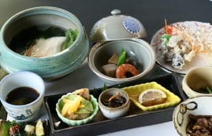 千寿亭　あすか会席（おそうめんを中心に、八寸・炊き合せ・小鉢・天ぷら・ご飯・漬物のセット）（イメージ）