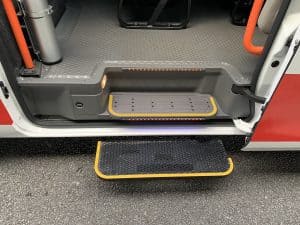 貸切車両のステップ（実際の車両とは異なる可能性がございます）