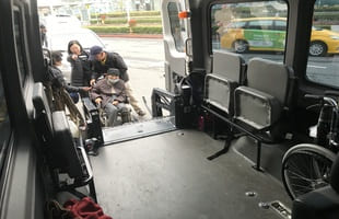 リフト付き車両（イメージ）