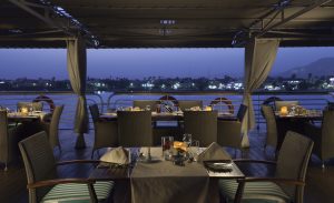 acamar-sundeck-dinner-set-up